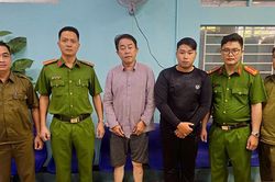 Nam thanh niên và người đàn ông dừng xe giữa đường, lao vào ẩu đả ở TPHCM