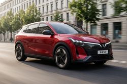 VinFast VF 8 thế hệ mới 'tạo sóng' trong cộng đồng yêu xe