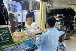 Bộ đàm cảnh giới, loa báo động vẫn không thoát đợt truy quét hàng giả ở TPHCM