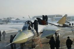 Nga triển khai biến thể Su-57 hai chỗ ngồi: Trung tâm điều phối bầy drone tàng hình trên chiến trường