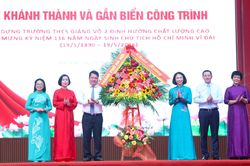 Gắn biển công trình chào mừng kỷ niệm 136 năm ngày sinh Chủ tịch Hồ Chí Minh