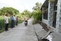 Khẩn trương khắc phục các điểm sụt lún giao thông tại Xã Trần Văn Thời