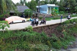 Khẩn trương khắc phục các điểm sụt lún giao thông tại Xã Trần Văn Thời