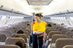Máy bay gặp sự cố, vì sao không được làm phồng áo phao trước khi rời cabin?
