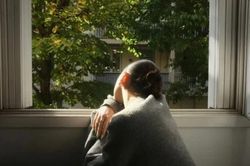Lý do người trẻ ngày càng thích ở một mình: Chọn sống chậm để cân bằng cảm xúc