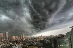 Dông lốc và mưa lớn trong hai ngày làm 1 người mất tích, 3 người bị thương