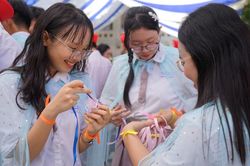 Khoảnh khắc xúc động ngày ra trường của học sinh Trường chuyên Lê Hồng Phong - TPHCM
