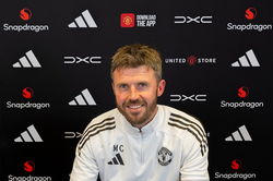 Michael Carrick dẫn dắt Man Utd đến năm 2028