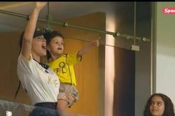 Bạn gái bế con ăn mừng cuồng nhiệt khi Ronaldo giúp Al Nassr vô địch