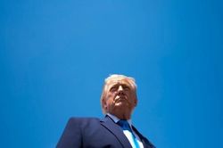 Ông Trump phản ứng với tuyên bố của lãnh tụ Iran, cảnh báo hậu quả ở Hormuz