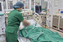 Cận kề cửa tử sau 2 ng&agrave;y tiểu buốt, sốt cao
