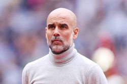 Pep Guardiola rơi nước mắt khi xác nhận rời Man City