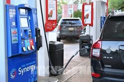 Giá xăng tại 50 bang của Mỹ đều vượt 4 USD/gallon