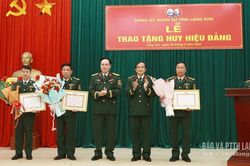Đảng ủy Quân sự tỉnh tổ chức trao tặng Huy hiệu 30 năm tuổi Đảng cho các đảng viên
