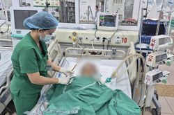 Chủ quan với viên sỏi niệu quản siêu nhỏ, một phụ nữ nguy kịch