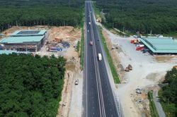 Bộ Xây dựng cảnh báo chậm tiến độ hạng mục bổ sung cao tốc Phan Thiết - Dầu Giây