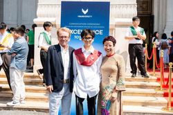 Nhà báo Mai Anh - mẹ chú lính chì Thiện Nhân: Điều trẻ cần nhất là được yêu thương cả khi chưa hoàn hảo