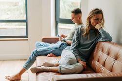 Nghiên cứu mới gây chấn động: Hơn 1/3 phụ nữ hối hận về lựa chọn bạn đời
