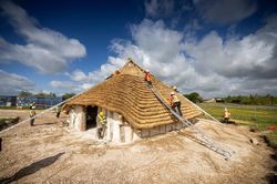 Phục dựng hội trường thời đồ đá mới 4.500 năm tuổi gần Di sản Thế giới Stonehenge
