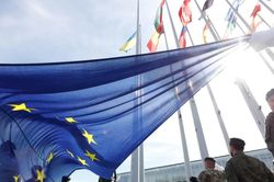 EU định hình vai trò trung tâm quyền lực độc lập