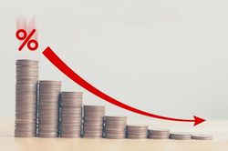 [SPOTLIGHT] Lãi suất tiết kiệm giảm sâu, mức 7%/năm trở nên hiếm hoi