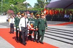 Thủ tướng Lê Minh Hưng dự lễ truy điệu, an táng 28 hài cốt liệt sĩ tại Nghĩa trang Liệt sĩ Quốc gia Đường 9