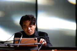Tài năng piano trẻ Nguyễn Việt Trung thăng hoa cùng nghệ sĩ dương cầm kỳ cựu