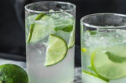 Điều g&igrave; xảy ra với huyết &aacute;p khi bạn uống nước chanh thường xuy&ecirc;n