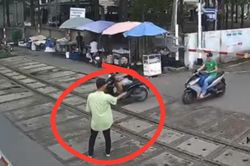 Clip h&agrave;nh động của người đ&agrave;n &ocirc;ng khi barie đ&atilde; hạ g&acirc;y bức x&uacute;c