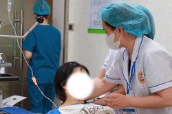 Hy hữu thiếu nữ 17 tuổi vỡ nang buồng trứng trong đêm, 2 lít máu ngập ổ bụng