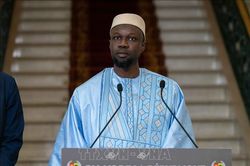 Tổng thống Senegal cách chức Thủ tướng và giải tán chính phủ
