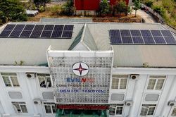 Điện mặt trời mái nhà hành trình xanh của Công ty Điện lực lai Châu