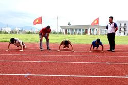Kiểm tra, tuyển chọn vận động viên chính thức