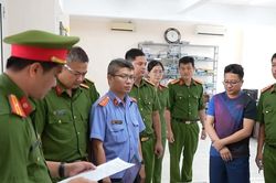 Tìm bị hại của cán bộ Thuế 'ăn' tiền doanh nghiệp