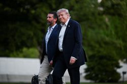 Ông Trump vắng mặt ở đám cưới con trai vì 'vấn đề chính phủ'