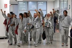 Nhà hoạt động Gaza tố bị tấn công tình dục khi Israel giam giữ