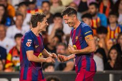 Barca thua ngược Valencia trận chia tay Lewandowski