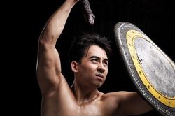 'Hỏa Vương đẹp trai nhất làng xiếc': 3 tháng yêu đã giao hết tiền cho bạn gái