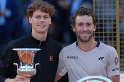 Roland Garros khai mạc: Khó cản bước Jannik Sinner