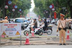 Hà Nội phân luồng, hạn chế phương tiện trên đường Quang Trung để thi công