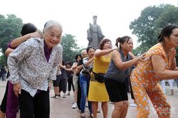 Lo 'gi&agrave; trước khi gi&agrave;u', cần sớm ph&aacute;t triển hệ sinh th&aacute;i chăm s&oacute;c người cao tuổi