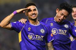 Hoàng Hên 'đè' Xuân Son, HLV Hà Nội FC nói về trận thắng Nam Định