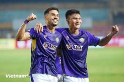 Hoàng Hên 'gieo sầu' cho đội bóng cũ Nam Định, Hà Nội FC vào top 3 V-League