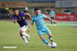 Hoàng Hên 'gieo sầu' cho đội bóng cũ Nam Định, Hà Nội FC vào top 3 V-League