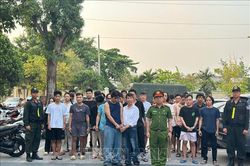 Quan hệ nghệ sỹ - người hâm mộ: Tính hai mặt trong thời đại số