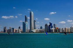 Thủ đ&ocirc; của UAE vẫn bơm mạnh tiền cho du lịch bất chấp cuộc chiến với Iran