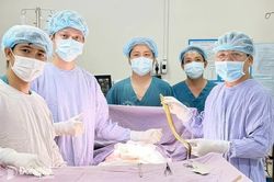 Hy hữu: Phẫu thuật lấy con lươn đâm thủng trực tràng nam bệnh nhân