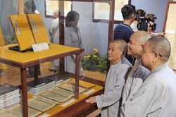 Trưng bày, giới thiệu di sản Phật giáo Huế mùa Phật đản