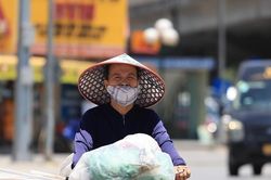 Ngày 25/5, Hà Nội nắng nóng gay gắt, có nơi trên 39 độ C