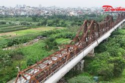 Nắng nóng gần 40 độ, công nhân gấp rút hoàn thiện cầu Long Biên trước ngày thông xe